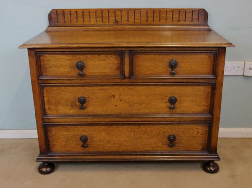 Small Oak Chest of Drawers