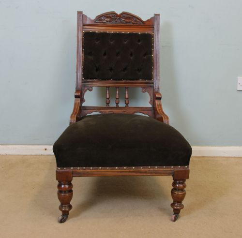 Antique Walnut Victorian Button Back Ladies Nursing Chair