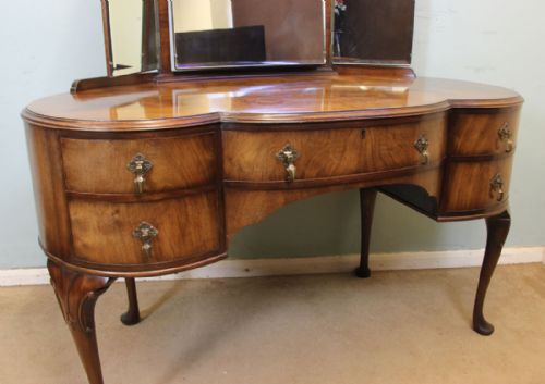 fig 1. Figured Walnut Triple Mirror Dressing Table