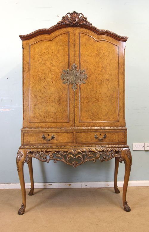 Quality Burr Walnut Cocktail Drinks Cabinet