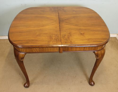 fig 1. Figured Walnut Queen Anne Style Extending Dining Table