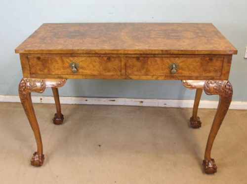 Fine Quality Queen Anne Style Burr Walnut Side / Centre Table.