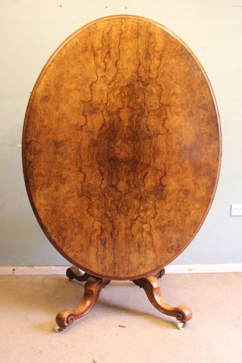 Antique Victorian Burr Walnut Oval Loo Dining Table.