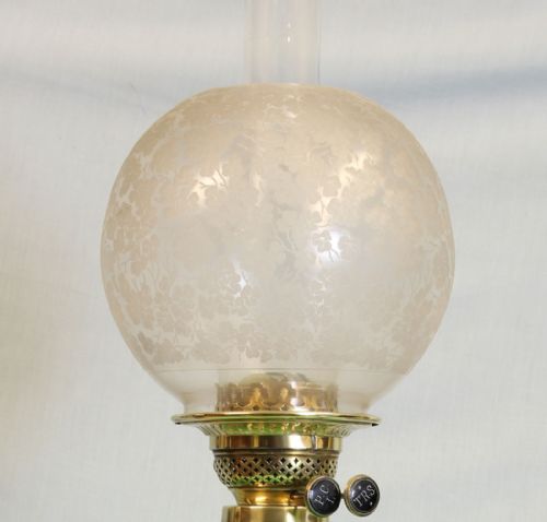 ANTIQUE VICTORIAN OIL LAMP WITH SHADE AND GREEN FONT - ADDITIONAL PHOTO 1