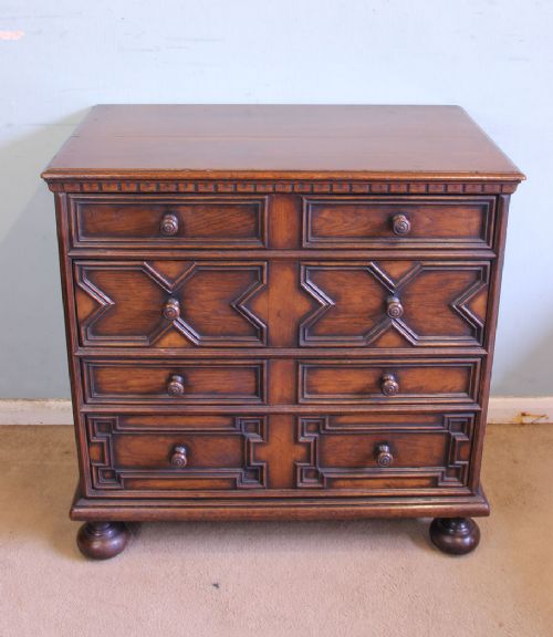 Antique Oak Chest of Drawers.