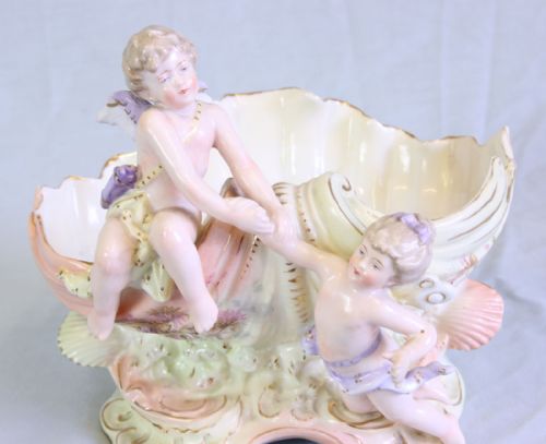 PORCELAIN CENTRE PIECE CHERUBS ON SHELL - ADDITIONAL PHOTO 1