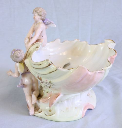 PORCELAIN CENTRE PIECE CHERUBS ON SHELL - ADDITIONAL PHOTO 2
