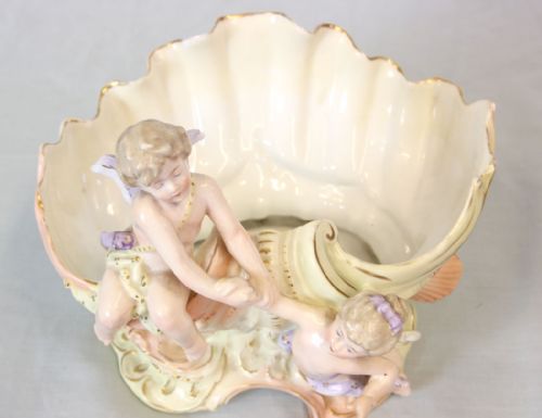PORCELAIN CENTRE PIECE CHERUBS ON SHELL - ADDITIONAL PHOTO 7