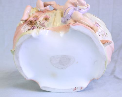 PORCELAIN CENTRE PIECE CHERUBS ON SHELL - ADDITIONAL PHOTO 8