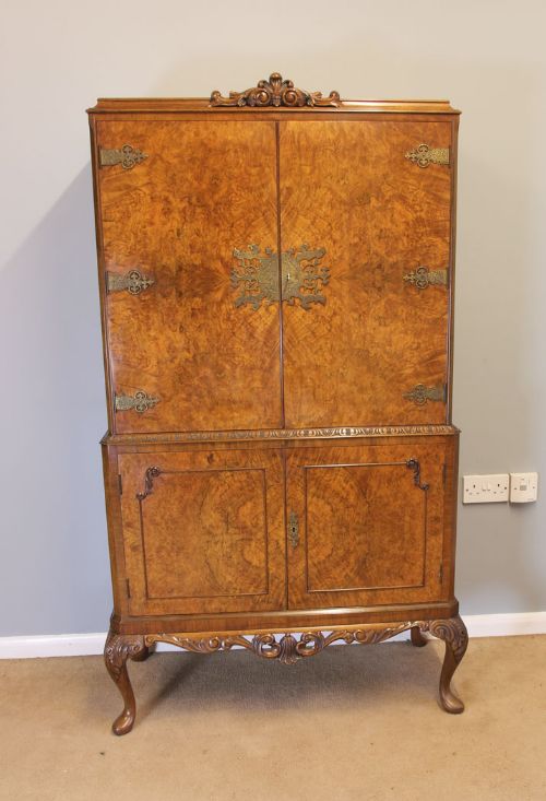 Antique Burr Walnut Cocktail Drinks Cabinet.