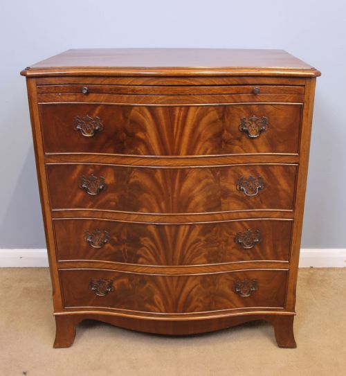 Antique Serpentine Front Mahogany Chest of Drawers.