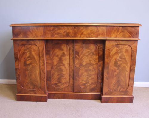 Quality Mahogany Antique Victorian Chiffonier Sideboard.