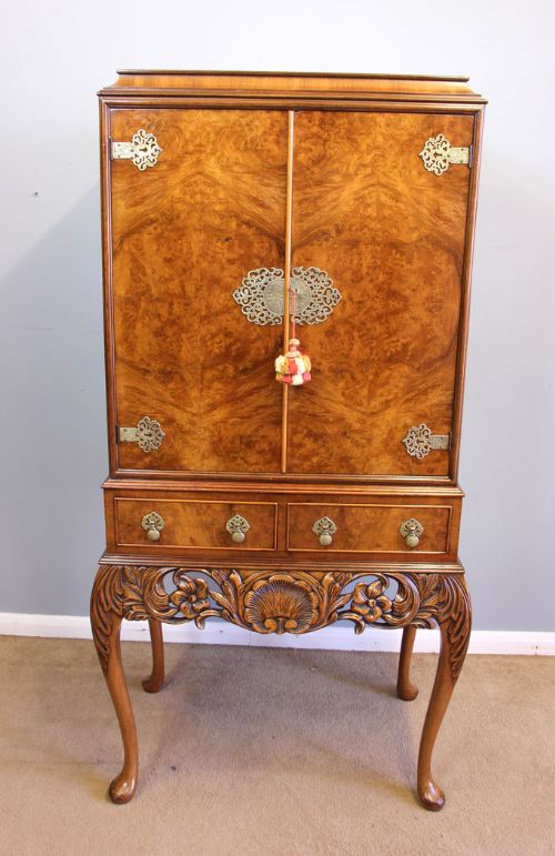 Antique Burr Walnut Cocktail Drinks Cabinet.