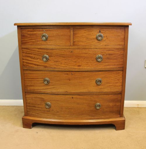 Antique Mahogany Bow Front Chest of Drawers.