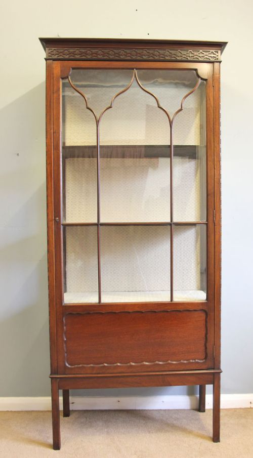 Antique Chippendale Style Mahogany China Display Cabinet.