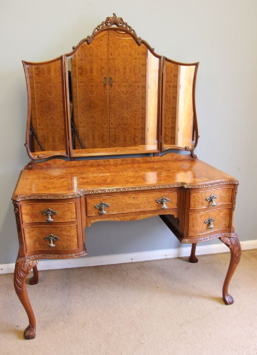 Quality Burr Walnut Dressing Table.