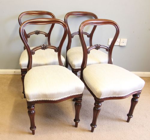 Antique Set of Four Early Victorian Balloon Back Mahogany Dining Chairs