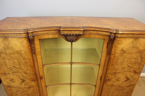 ANTIQUE BURR WALNUT BOW FRONT DISPLAY SIDE CABINET - ADDITIONAL PHOTO 5