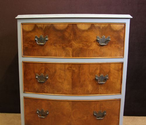 SMALL BOW FRONTED PAINTED BURR WALNUT CHEST OF DRAWERS - ADDITIONAL PHOTO 2