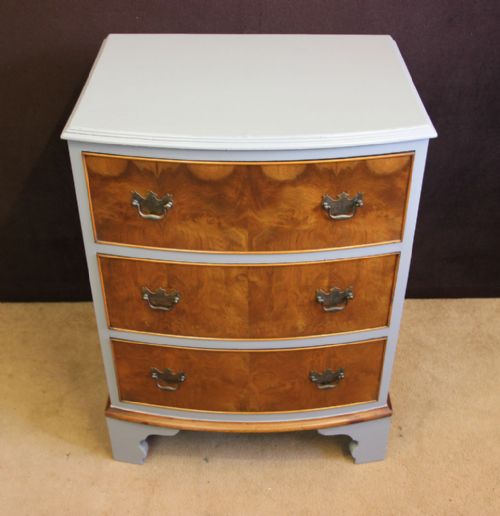 SMALL BOW FRONTED PAINTED BURR WALNUT CHEST OF DRAWERS - ADDITIONAL PHOTO 4