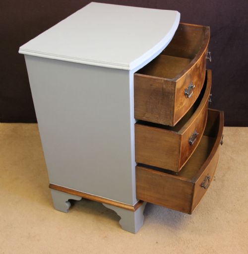 SMALL BOW FRONTED PAINTED BURR WALNUT CHEST OF DRAWERS - ADDITIONAL PHOTO 5