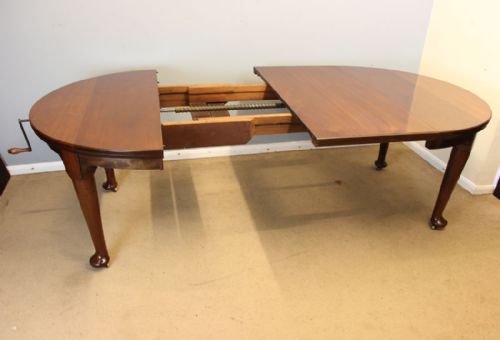 fig 1. Antique Late Victorian Mahogany Wind Out Extending Dining Table