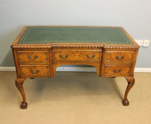 ANTIQUE WALNUT QUEEN ANNE STYLE WRITING KNEE HOLE DESK - ADDITIONAL PHOTO 3