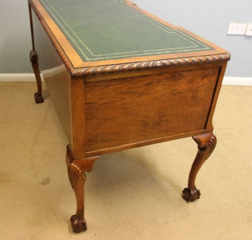 ANTIQUE WALNUT QUEEN ANNE STYLE WRITING KNEE HOLE DESK - ADDITIONAL PHOTO 4