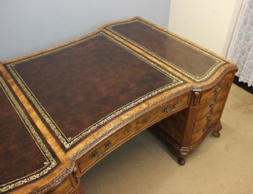 LARGE ANTIQUE BURR WALNUT KNEEHOLE PARTNERS PEDESTAL WRITING DESK - ADDITIONAL PHOTO 3