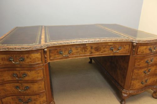 LARGE ANTIQUE BURR WALNUT KNEEHOLE PARTNERS PEDESTAL WRITING DESK - ADDITIONAL PHOTO 5