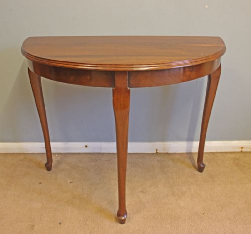 ANTIQUE QUALITY WALNUT SIDE TABLE