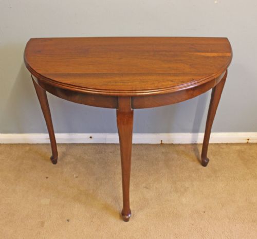 ANTIQUE QUALITY WALNUT SIDE TABLE - ADDITIONAL PHOTO 1