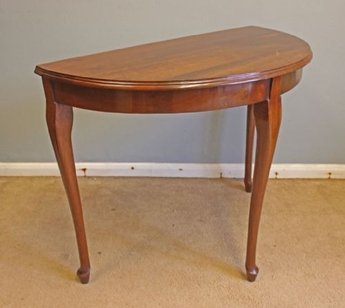 ANTIQUE QUALITY WALNUT SIDE TABLE - ADDITIONAL PHOTO 2