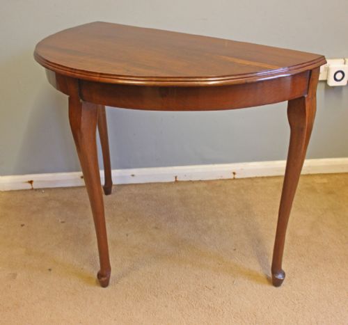 ANTIQUE QUALITY WALNUT SIDE TABLE - ADDITIONAL PHOTO 3