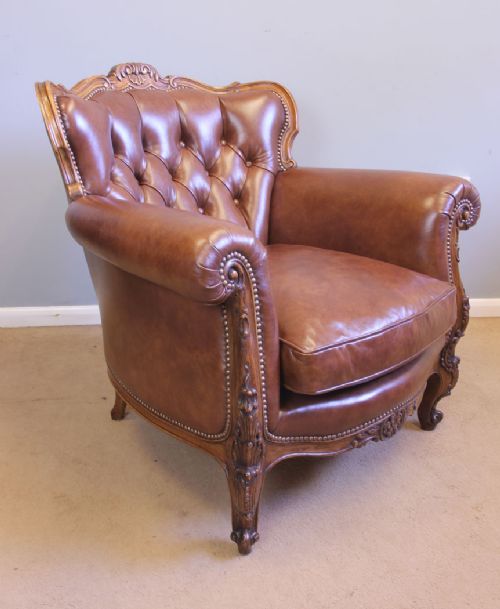 Superb Buttoned Leather Armchair