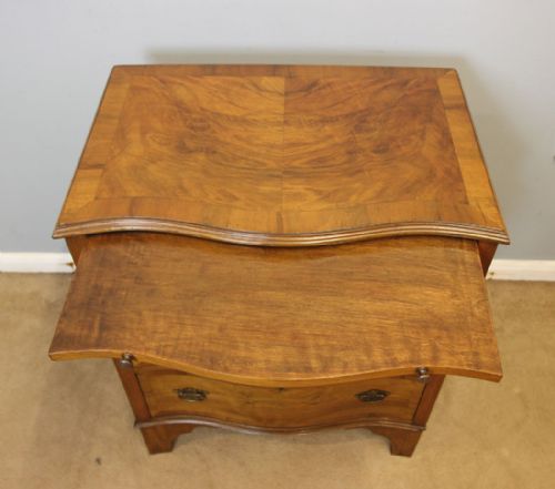 ANTIQUE SMALL FIGURED WALNUT SERPENTINE CHEST OF DRAWERS - ADDITIONAL PHOTO 8