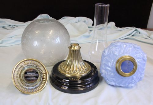 ANTIQUE TABLE OIL LAMP WITH SHADE - ADDITIONAL PHOTO 8