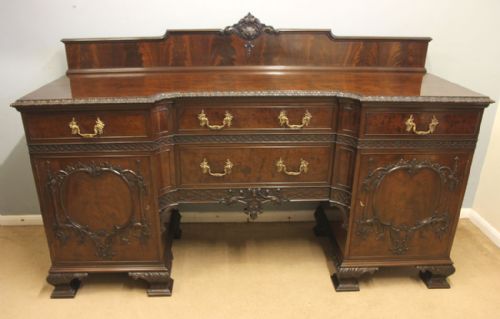 QUALITY ANTIQUE MAHOGANY CHIPPENDALE STYLE SIDEBOARD