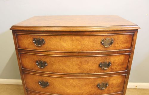 ANTIQUE BURR WALNUT BOW FRONTED CHEST OF DRAWERS - ADDITIONAL PHOTO 6