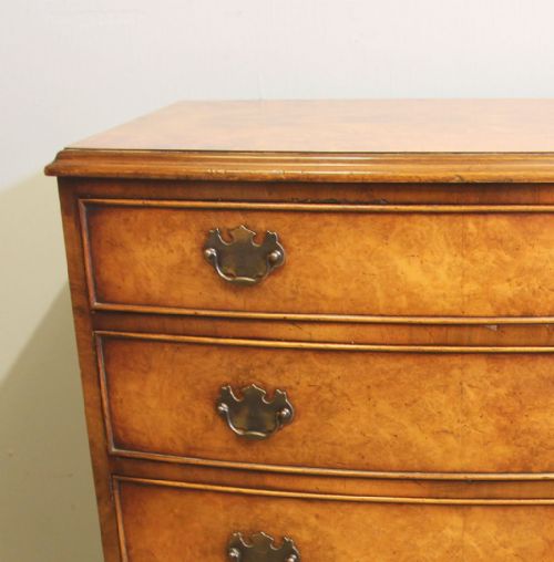 ANTIQUE BURR WALNUT BOW FRONTED CHEST OF DRAWERS - ADDITIONAL PHOTO 9