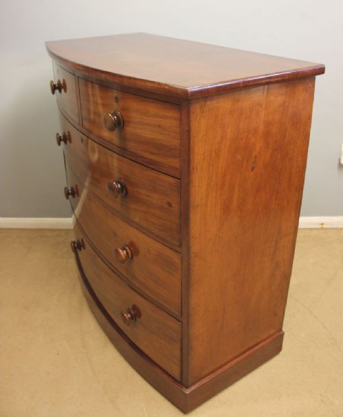 ANTIQUE VICTORIAN MAHOGANY BOW FRONT CHEST OF DRAWERS - ADDITIONAL PHOTO 2