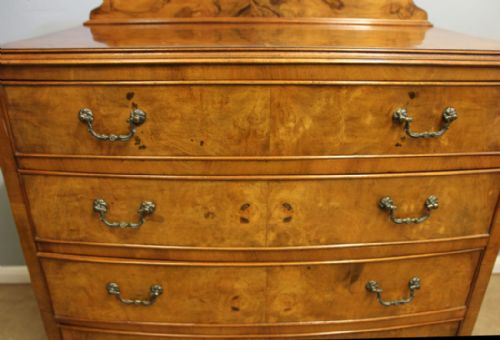 ANTIQUE FIGURED WALNUT BOW FRONT CHEST OF DRAWERS - ADDITIONAL PHOTO 8