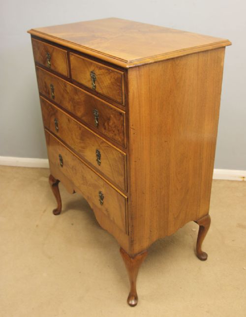 ANTIQUE FIGURED WALNUT CHEST OF DRAWERS - ADDITIONAL PHOTO 4