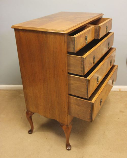 ANTIQUE FIGURED WALNUT CHEST OF DRAWERS - ADDITIONAL PHOTO 9