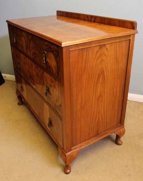 ANTIQUE FIGURED WALNUT CHEST OF DRAWERS - ADDITIONAL PHOTO 5