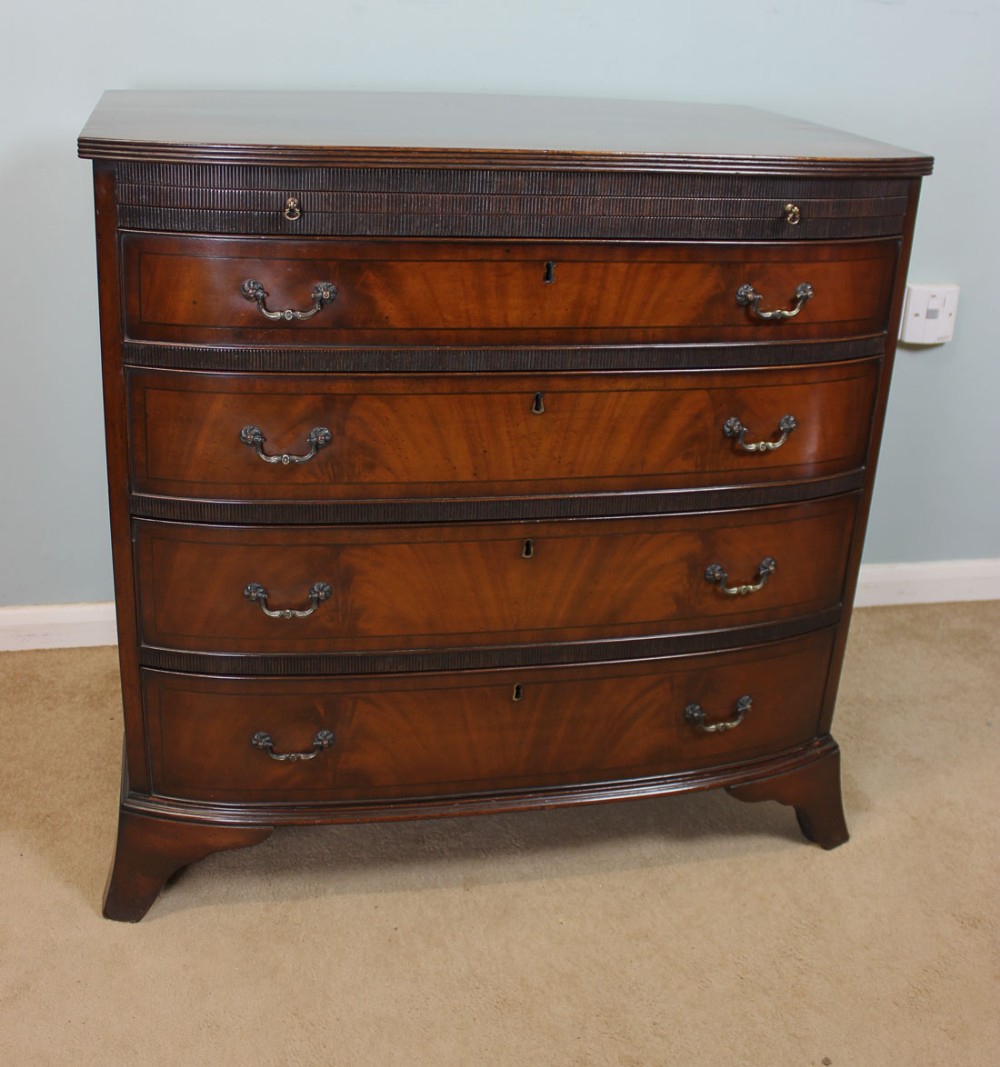 Mahogany Bow Fronted Chest of Drawersd