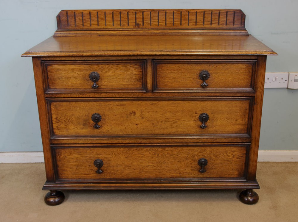 Small Oak Chest of Drawers