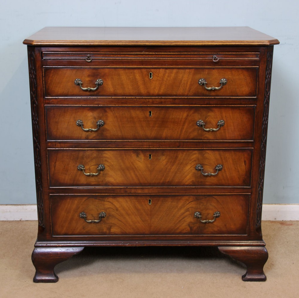 Small Georgian Style Mahogany Bachelor’s Chest of Drawers