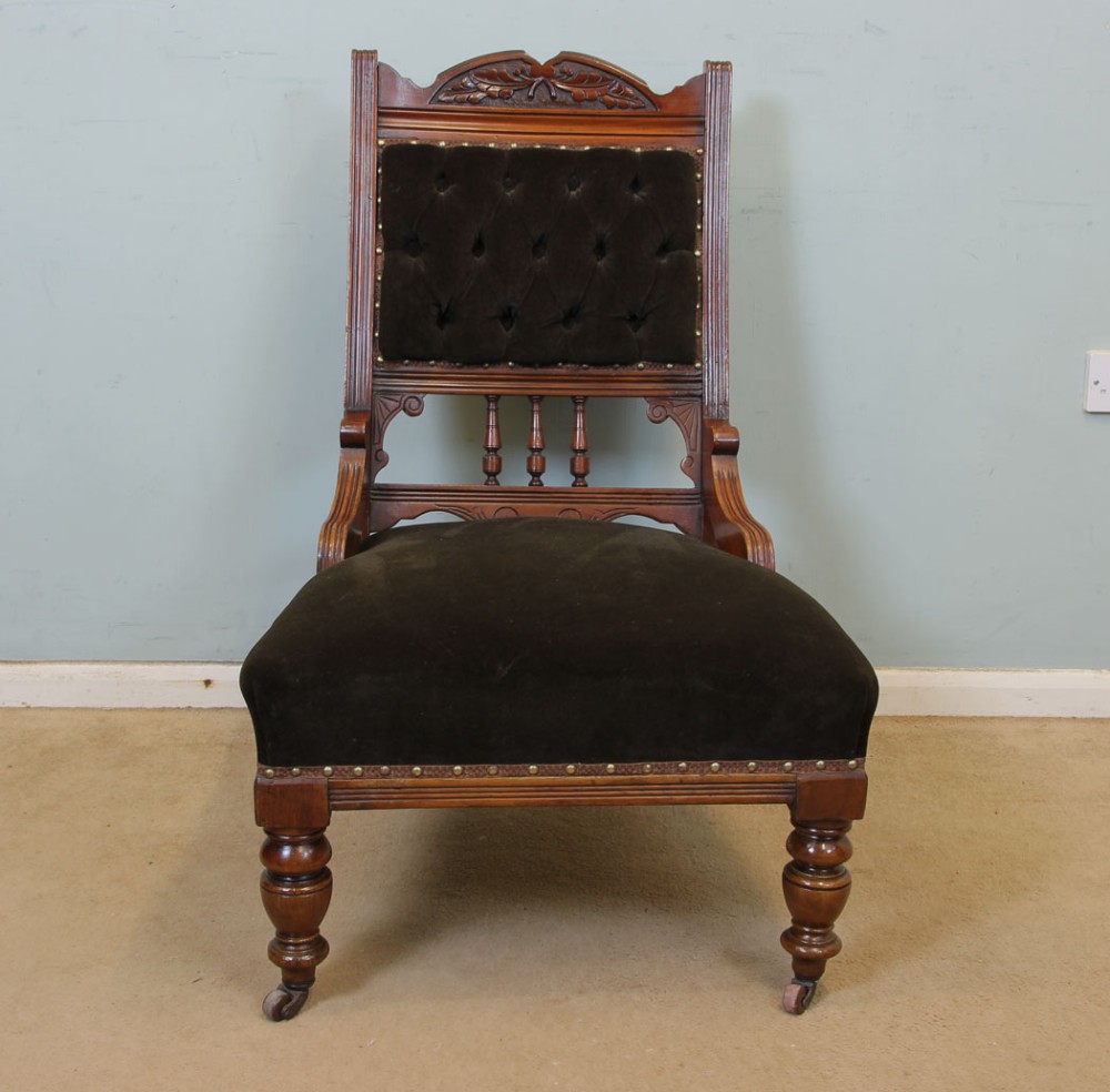 Antique Walnut Victorian Button Back Ladies Nursing Chair