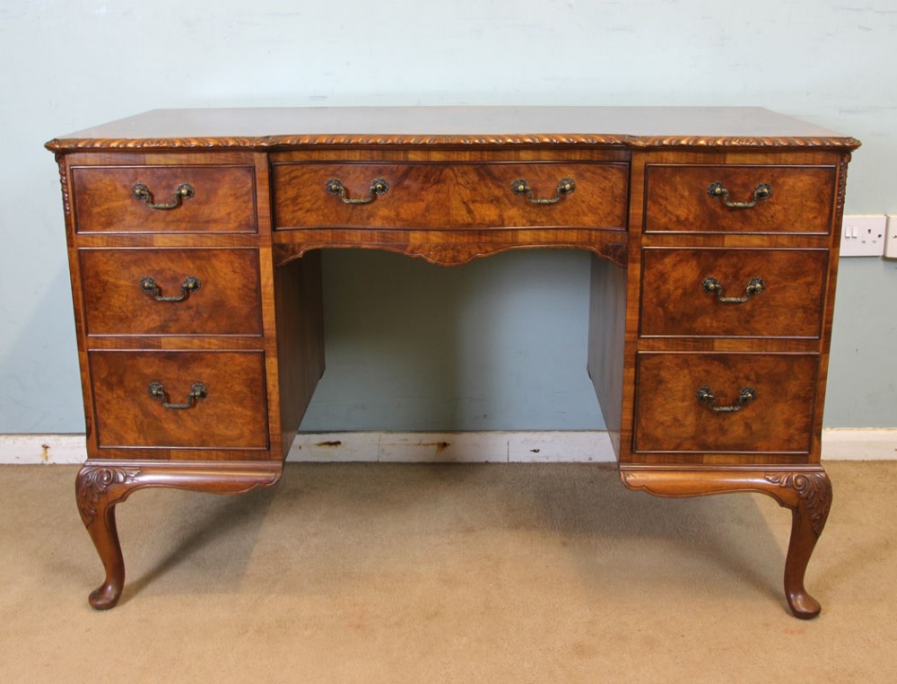 Quality Burr Walnut Dressing Table 